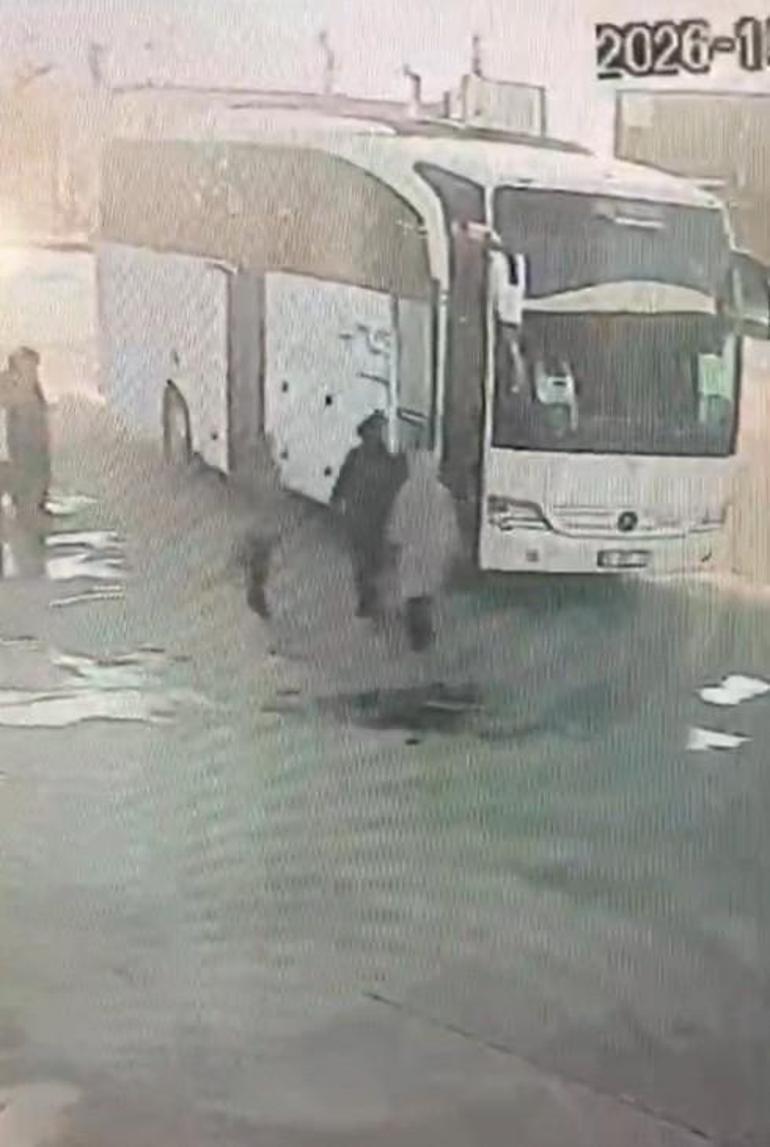 Manisada tur otobüsü ve TIRın çarpıştığı kazada 11 ölü, 26 yaralı