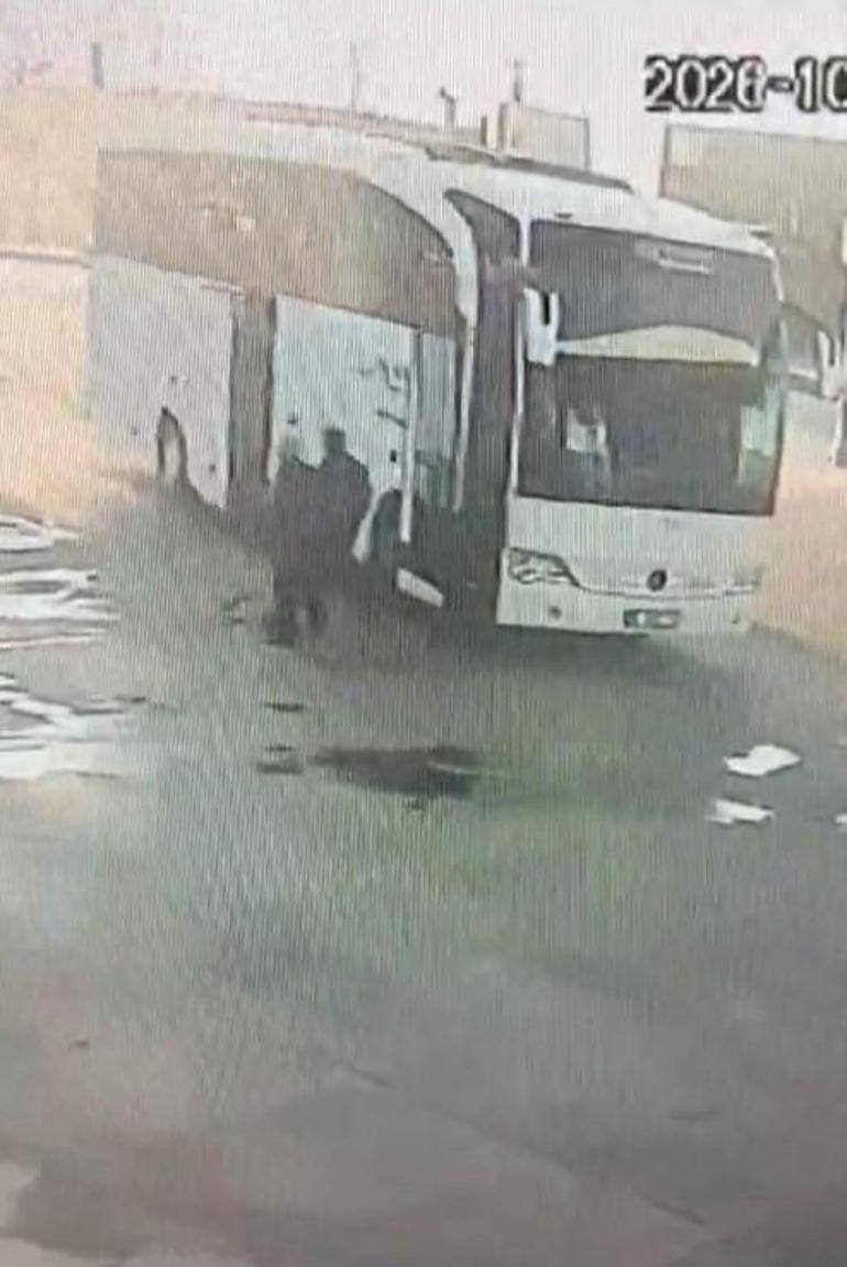 Manisada tur otobüsü ve TIRın çarpıştığı kazada 11 ölü, 26 yaralı
