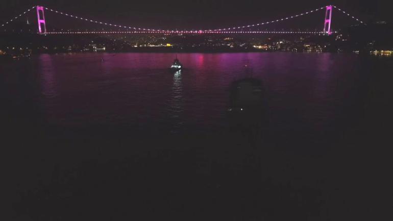 Kanlıca önlerinde sürüklenen gemi kıyıya metreler kala durdu; boğaz trafiği yeniden açıldı