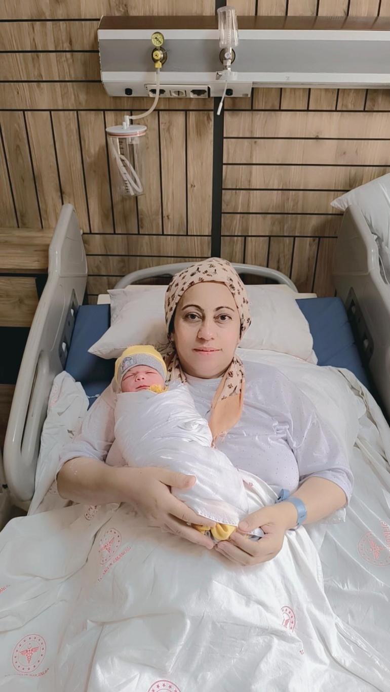 16 yıllık çocuk özlemi İstanbulda son buldu, 45 yaşında anne oldu