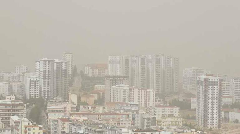 Mardinde toz taşınımı etkili oldu