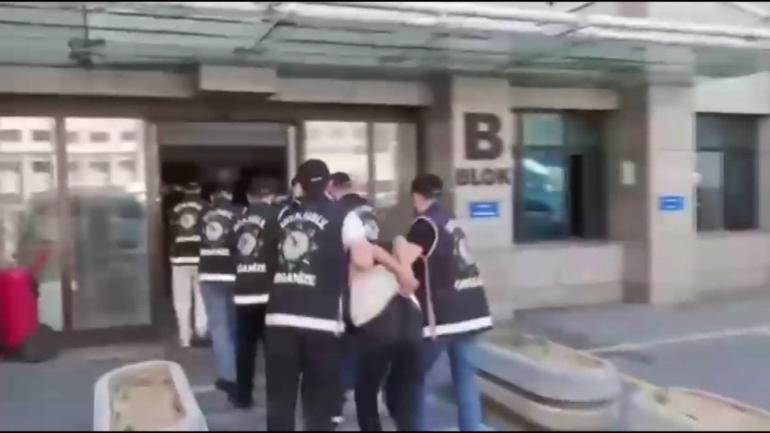 Suç örgütü operasyonlarında ele geçirilenler emniyette sergilendi