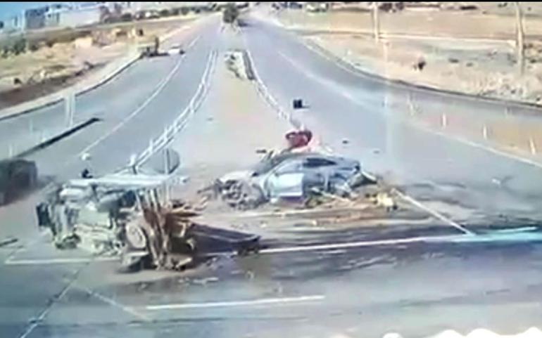 MHP Milletvekili Karakoçun yaralandığı kaza anı kamerada