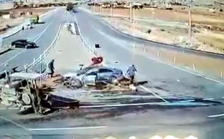 MHP Milletvekili Karakoçun yaralandığı kaza anı kamerada