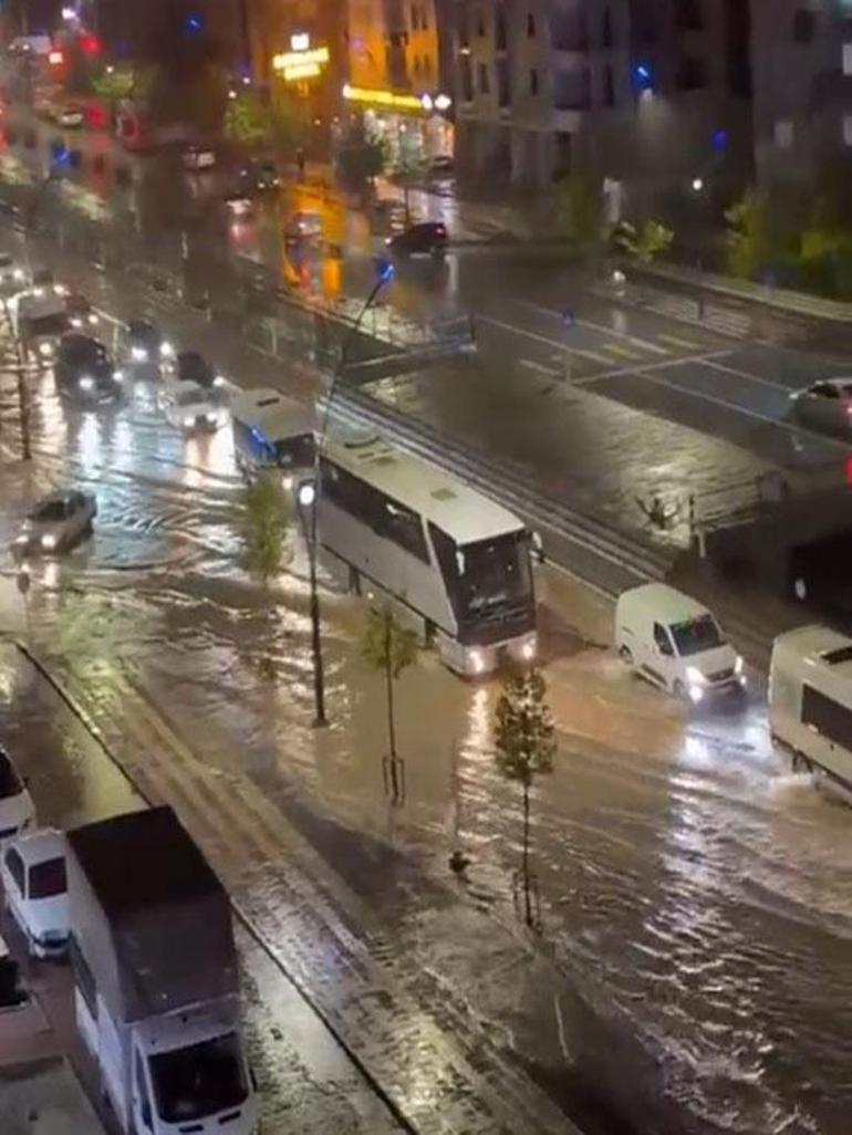 Malatyada sağanak nedeniyle yollarda su birikintileri oluştu