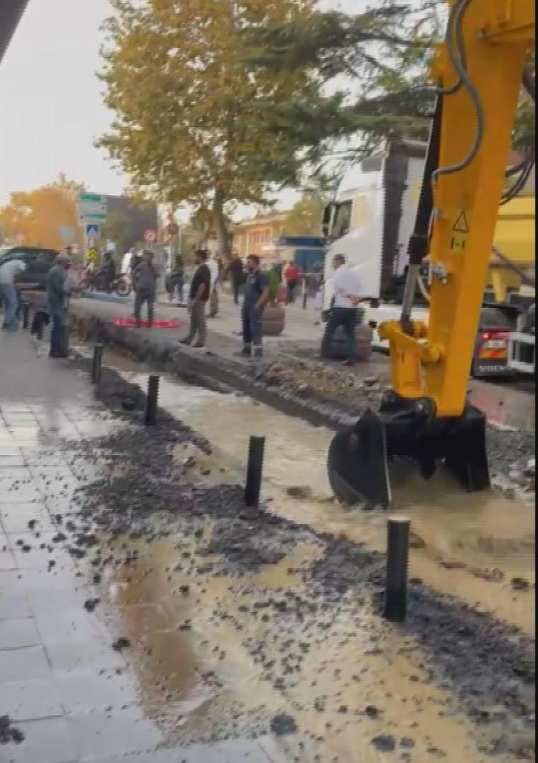Beşiktaşta su borusu patladı; Zincirlikuyu alt geçidini su bastı