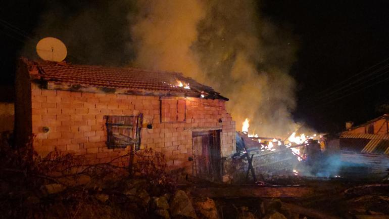 Kütahya’da 6 samanlık ve ahır yandı
