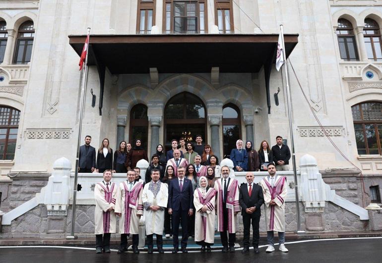 İletişim Başkanı Duran, ASBÜde akademik yılı açılış dersine katıldı