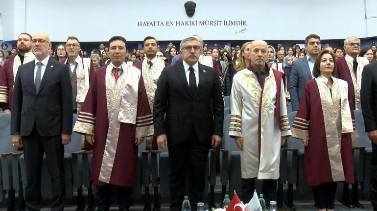 AK Partili Yayman, akademik yıl açılışı konferansında üniversitelilerle bir araya geldi
