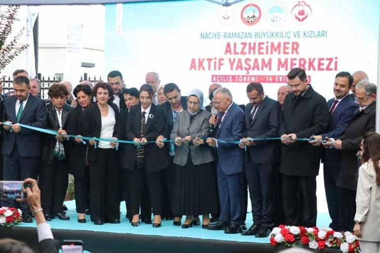 Bakan Göktaş, Kayseri’deki programına hava muhalefeti nedeniyle cep telefonuyla katıldı