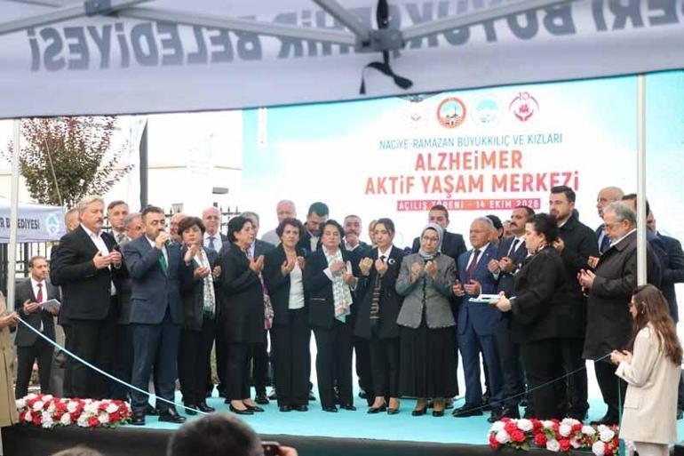 Bakan Göktaş, Kayseri’deki programına hava muhalefeti nedeniyle cep telefonuyla katıldı