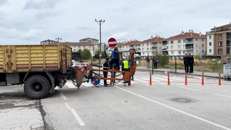 Hak sahibi davayı kazandı, caddenin bir bölümü çitle kapatıldı