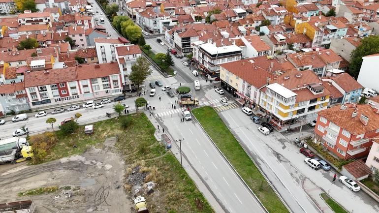 Hak sahibi davayı kazandı, caddenin bir bölümü çitle kapatıldı