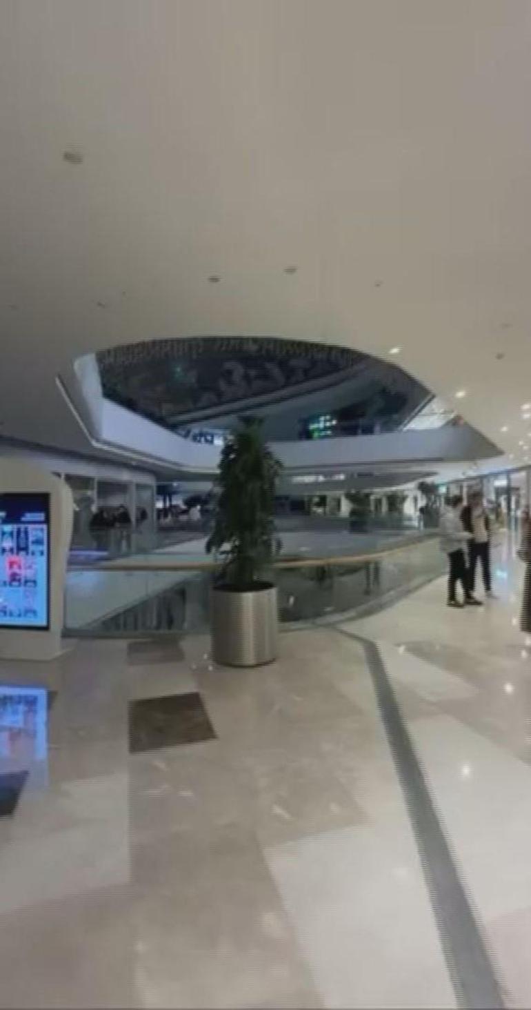 Sarıyer de su baskını olan alışveriş merkezi tahliye edildi