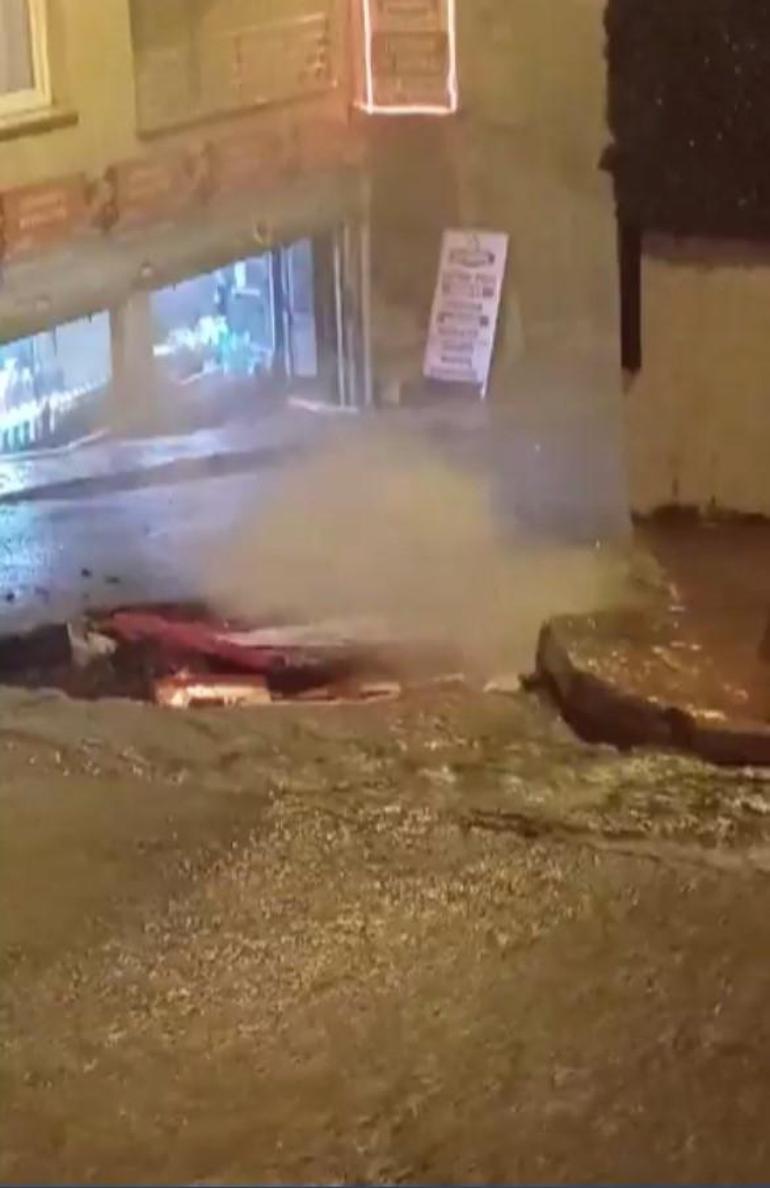 Beyoğlunda elektrik kabloları alev alev yandı