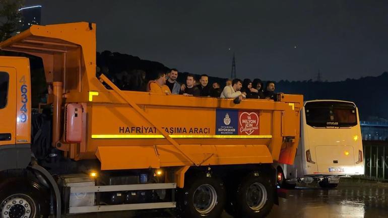 Sarıyer’de sağanak nedeniyle iş yerlerinde mahsur kalan yaklaşık 200 kişi kurtarıldı