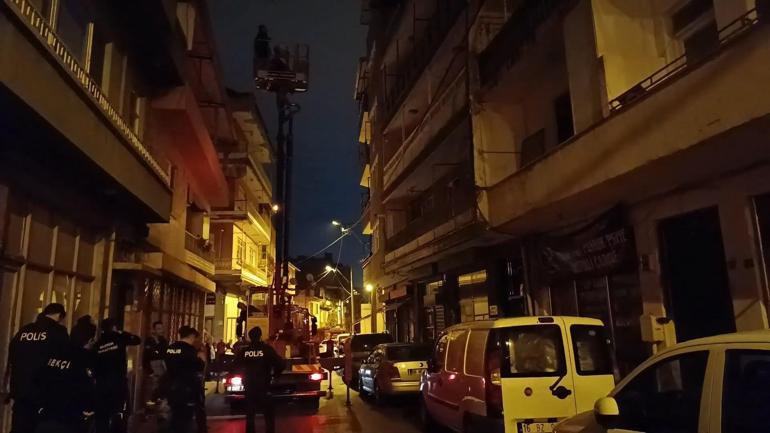 Bursada oğlunun bıçakla rehin aldığı anne, polisin operasyonuyla kurtarıldı