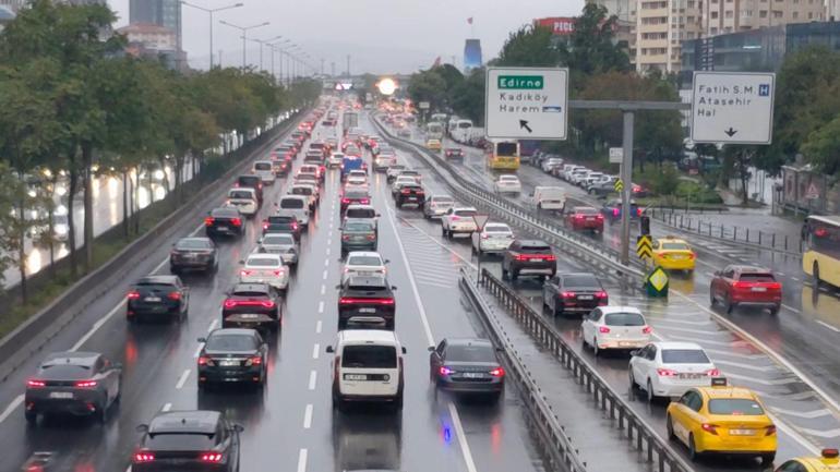 Kadıköyde sağanak sonrası trafik yoğunluğu