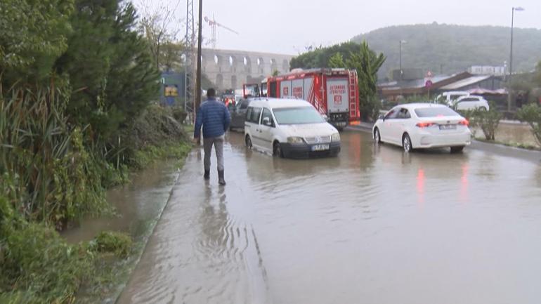 İstanbulda sağanak; yollar göle döndü