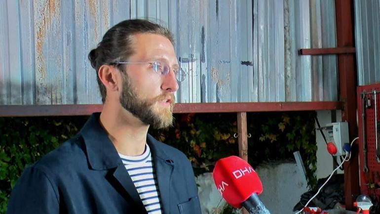 İçine dolaşım sistemini temsilen bulaşık teli koyduğu büstün MR’ını çekip sergiledi