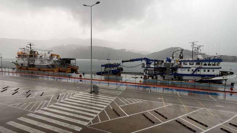 Amasrada fırtına; dalga boyu 2 metreye ulaştı
