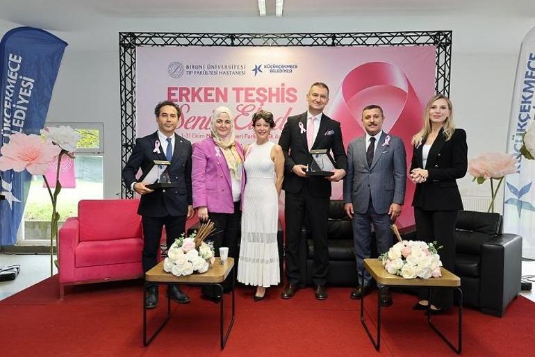 Meme kanserine farkındalık için kürek çektiler