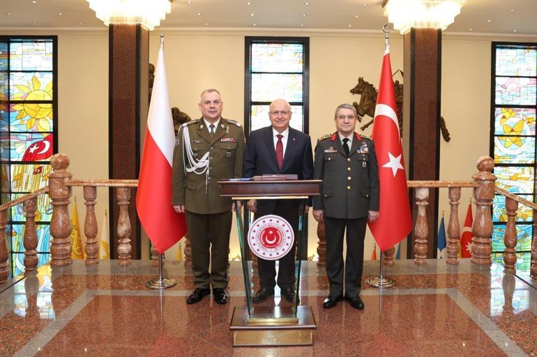Bakan Güler, Polonya Genelkurmay Başkanı Orgeneral Kukulayı kabul etti