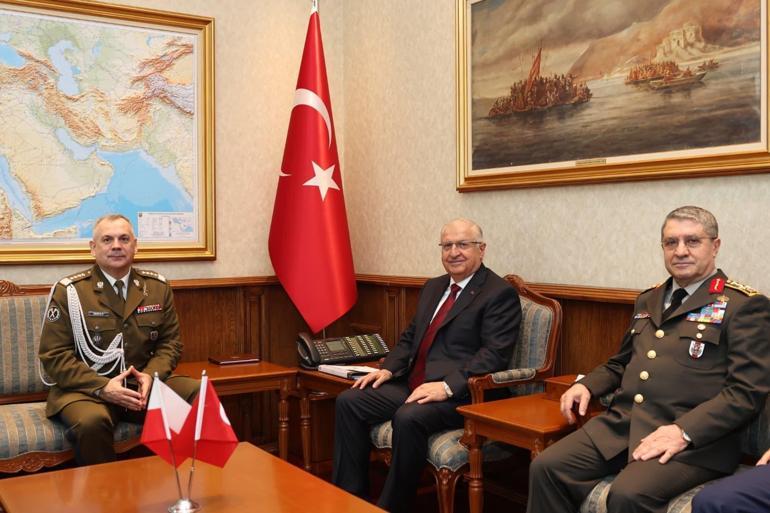 Bakan Güler, Polonya Genelkurmay Başkanı Orgeneral Kukulayı kabul etti