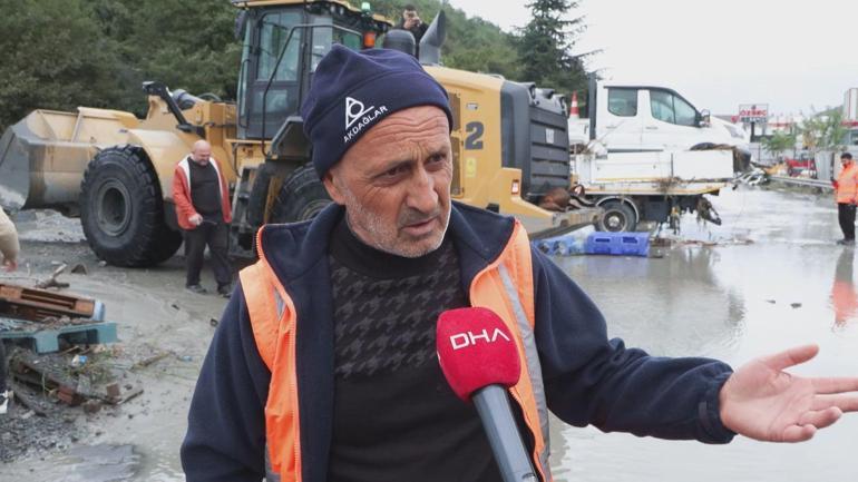 Ayazağada sel nedeniyle aracında mahsur kalan sürücü: Araç 1 kilometre sürüklendi