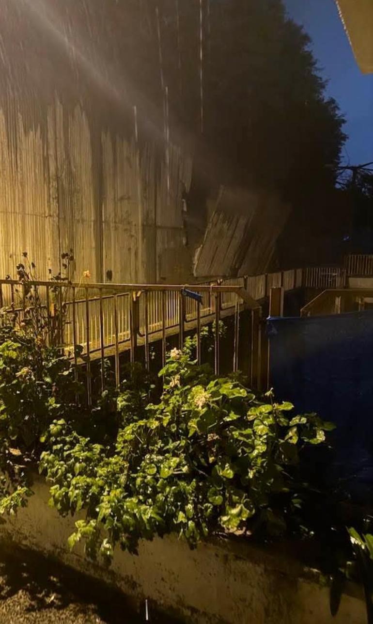 Zonguldakta istinat duvarı çöktü: 3 araç hasar gördü