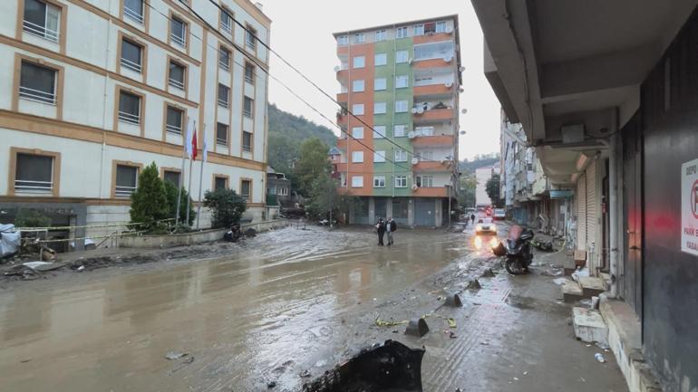 Ayazağa’da selin ardından temizlik çalışmaları başladı