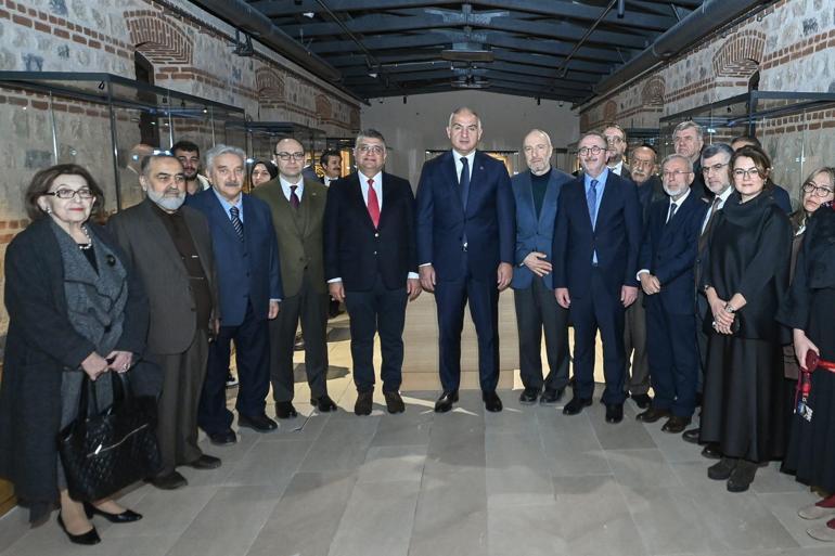 Hattat Mehmet Özçay, Mushaf-ı Şerifin el yazması aslını TÜYEKe bağışladı