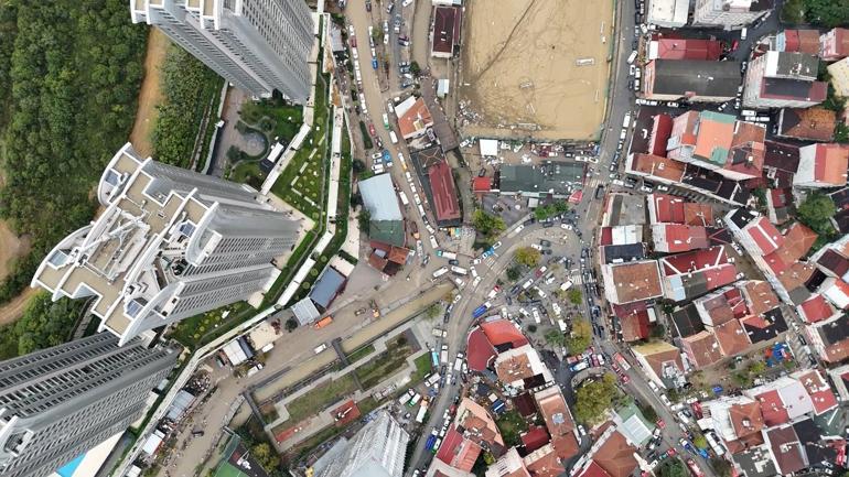 Ayazağa’da sokaklar ve stadyum çamurla doldu; temizlik çalışmaları havadan görüntülendi