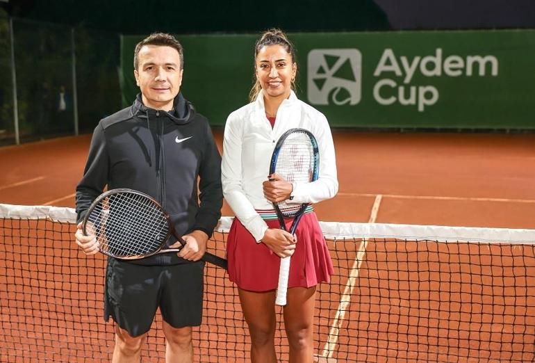 Milli tenisçi Çağla Büyükakçay’dan Aydem Cup’ta gösteri maçı