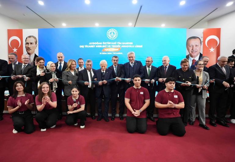Bakan Tekin: Türkiyedeki herkes demokrasiden yana tavır almalı