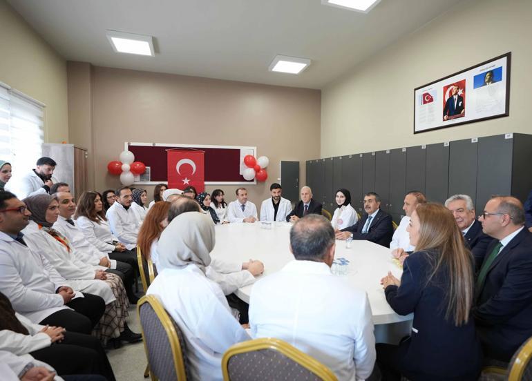 Bakan Tekin: Türkiyedeki herkes demokrasiden yana tavır almalı