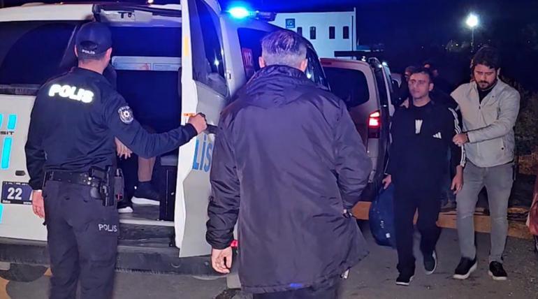 Edirnede çalıntı ihbarı yapılan araçtan 7 kaçak göçmen çıktı