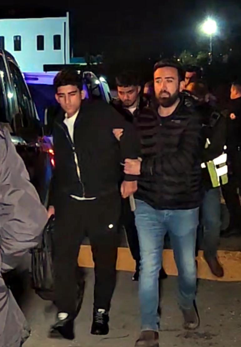 Edirnede çalıntı ihbarı yapılan araçtan 7 kaçak göçmen çıktı