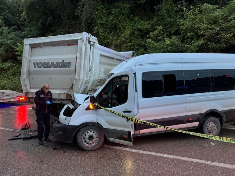 Ordu’da yolcu minibüsü kamyonla çarpıştı: 1 ölü 23 yaralı