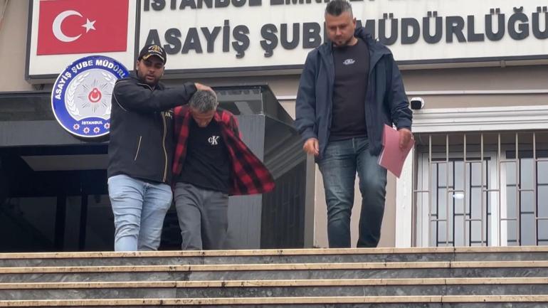 Fatihte camiden içi para dolu çantayı çalan hırsızlar kamerada