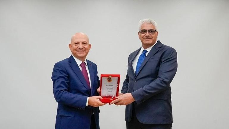 İstinye Üniversitesi’nden Kabataş Erkek Lisesi öğrencilerine yapay zeka ve bilişim laboratuvarı desteği