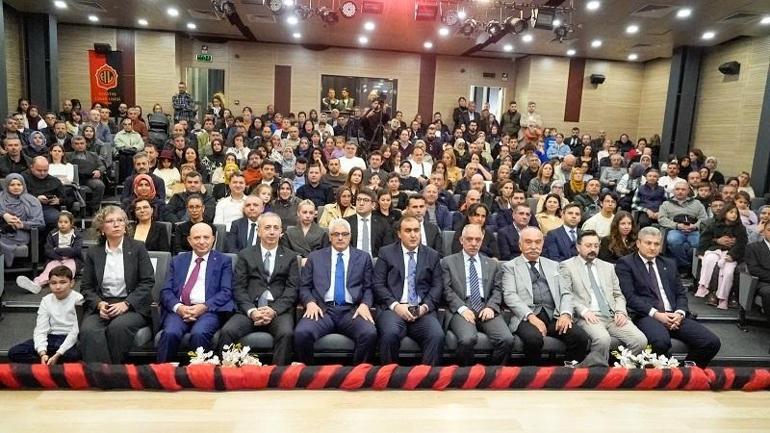İstinye Üniversitesi’nden Kabataş Erkek Lisesi öğrencilerine yapay zeka ve bilişim laboratuvarı desteği