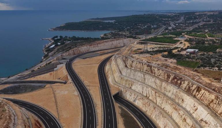 Çeşmeli-Kızkalesi Otoyolu trafiğe açılıyor