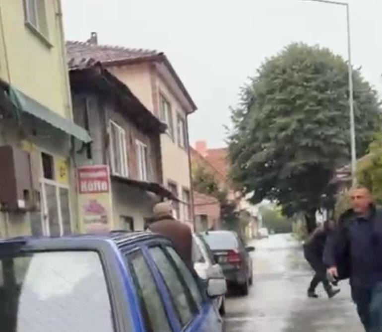 Kendisini dolandırdığını öne sürdüğü kişiyi bacaklarından vurdu