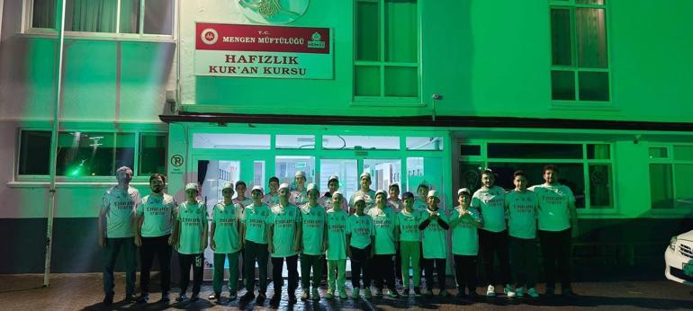 Arda Güler’den hafızlık öğrencilerine imzalı forma