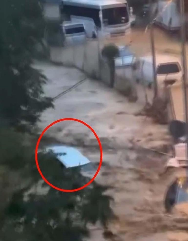 Sarıyer’de selde kaybolan Ahmet Derin’in aracının sürüklendiği anların görüntüsü ortaya çıktı