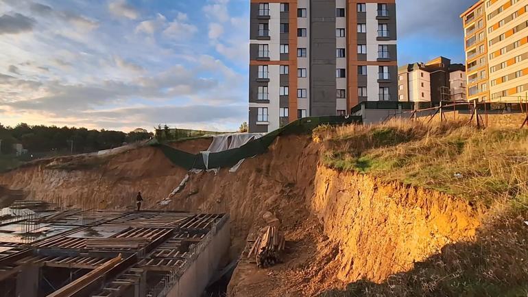 Pendik’te inşaatta toprak kayması; bitişiğindeki apartman tahliye edildi