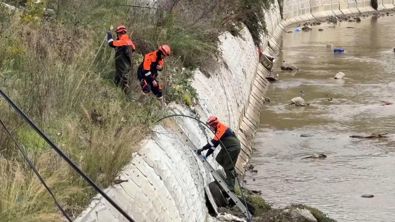 Ayazağada yıkım ve arama çalışmaları devam ediyor
