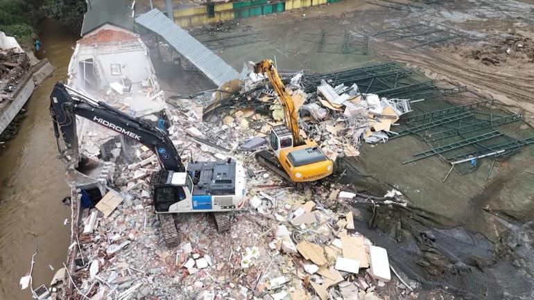 Ayazağada yıkım ve arama çalışmaları devam ediyor