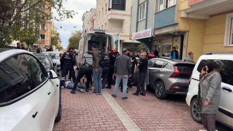 Avcılar’da yol verme tartışmasında sürücüyü evine kadar takip edip bıçakladılar: 3 yaralı
